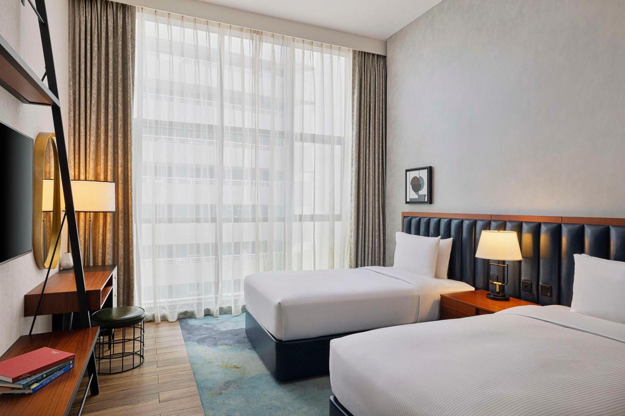 Doubletree By Hilton Dubai M Square Hotel & Residences Εξωτερικό φωτογραφία A guest room at the hotel