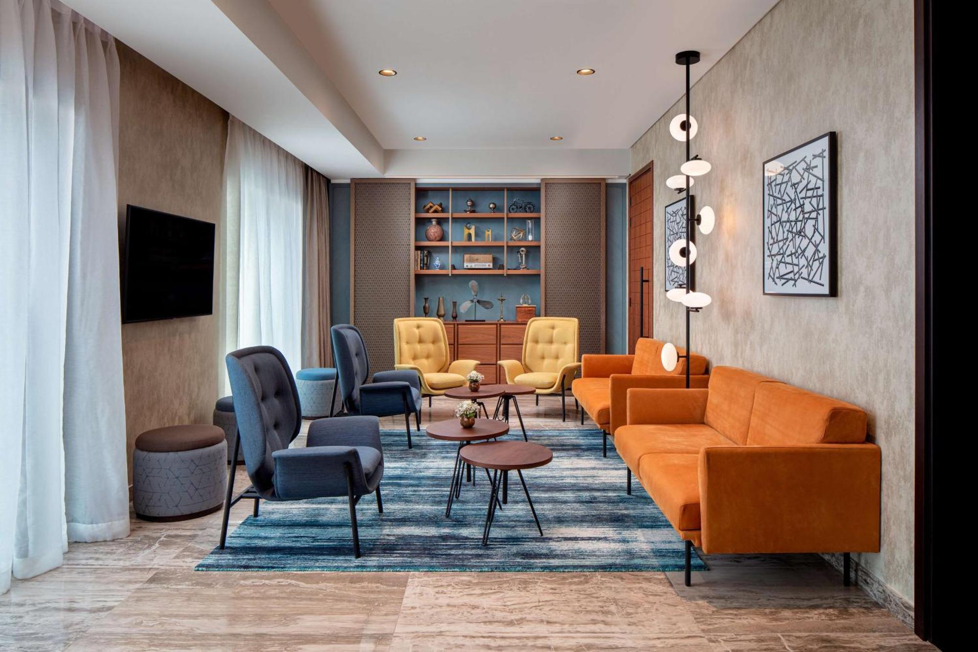 Doubletree By Hilton Dubai M Square Hotel & Residences Εξωτερικό φωτογραφία The lounge at the hotel