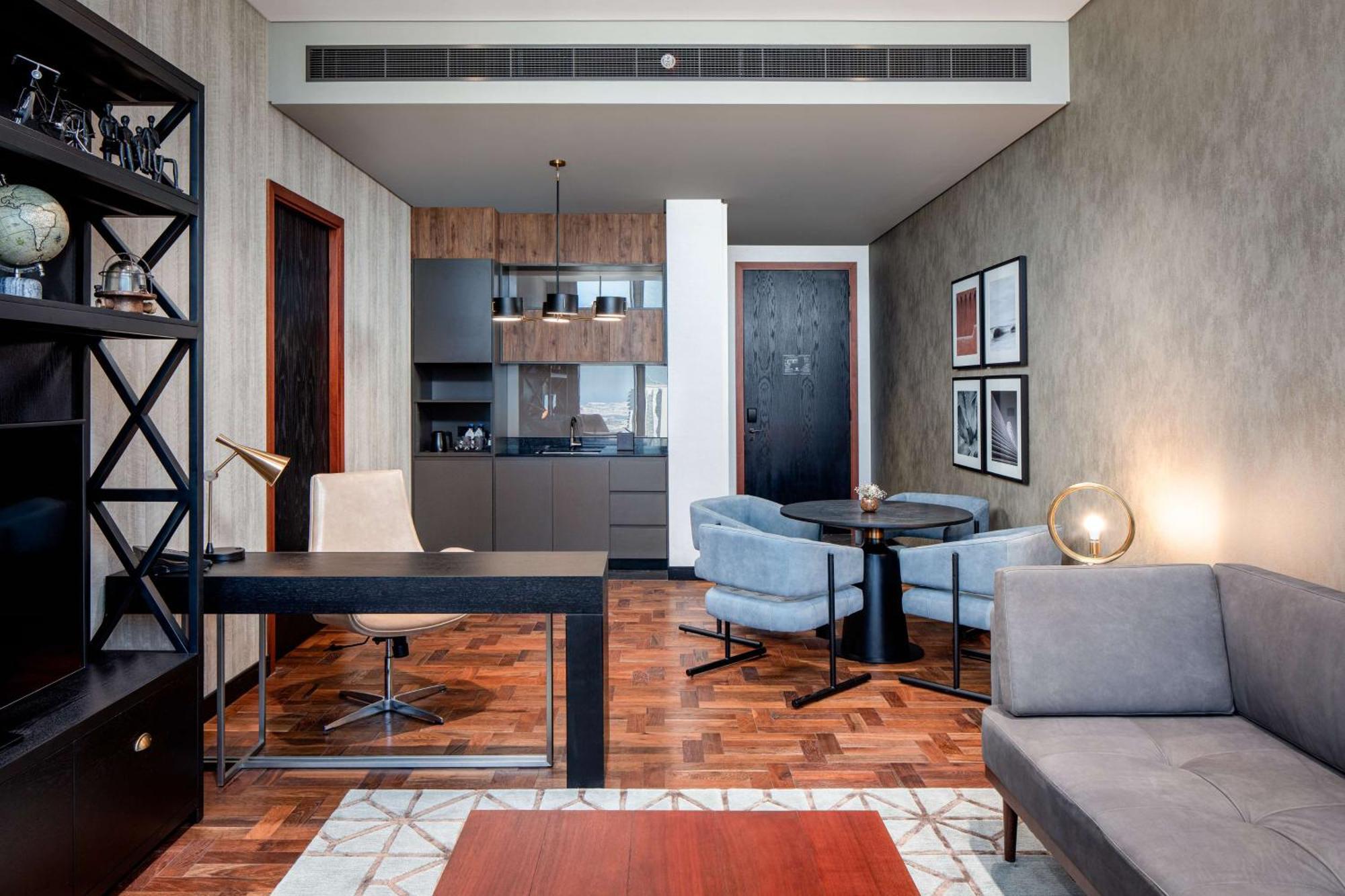 Doubletree By Hilton Dubai M Square Hotel & Residences Εξωτερικό φωτογραφία A suite at the hotel