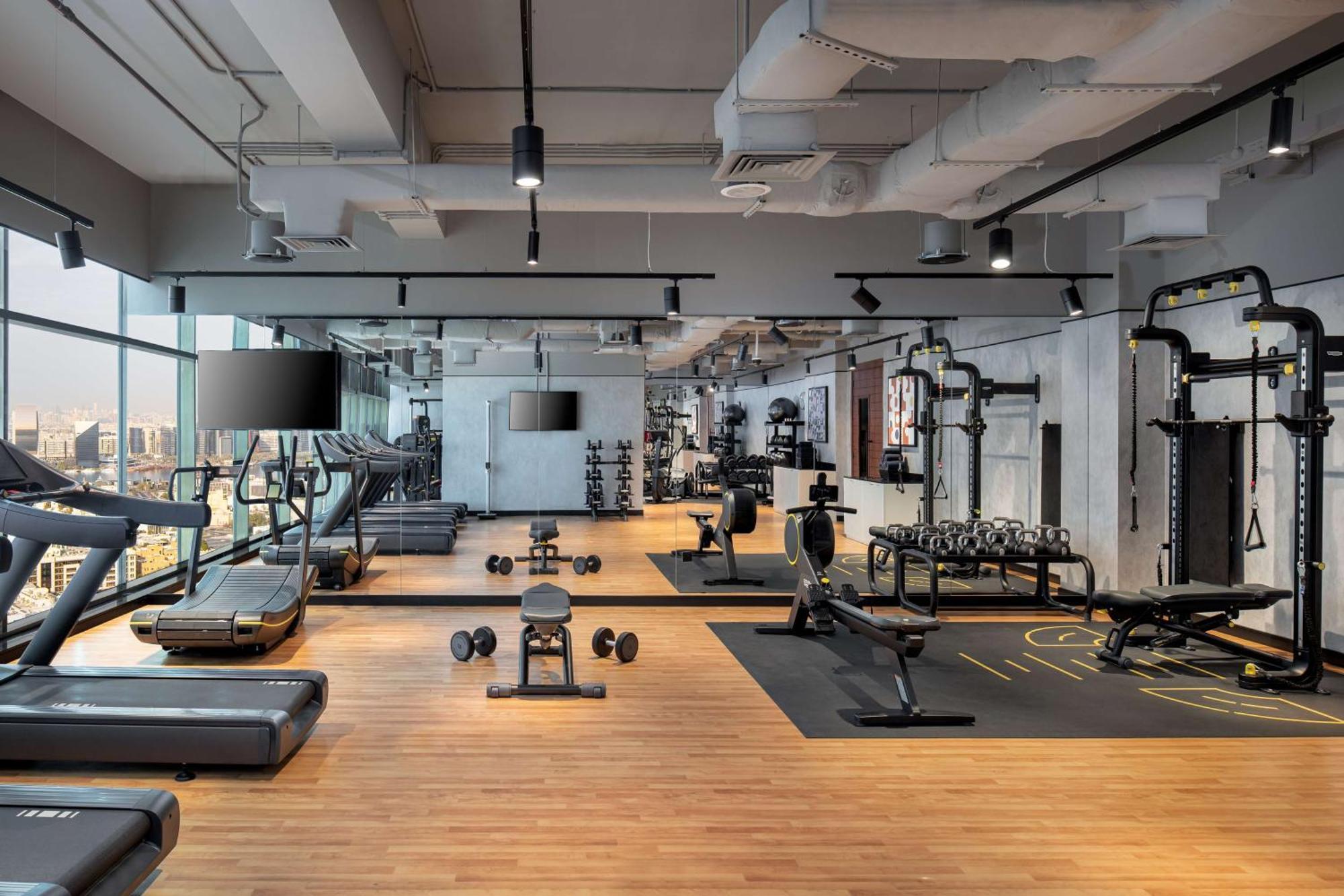 Doubletree By Hilton Dubai M Square Hotel & Residences Εξωτερικό φωτογραφία The gym at the hotel