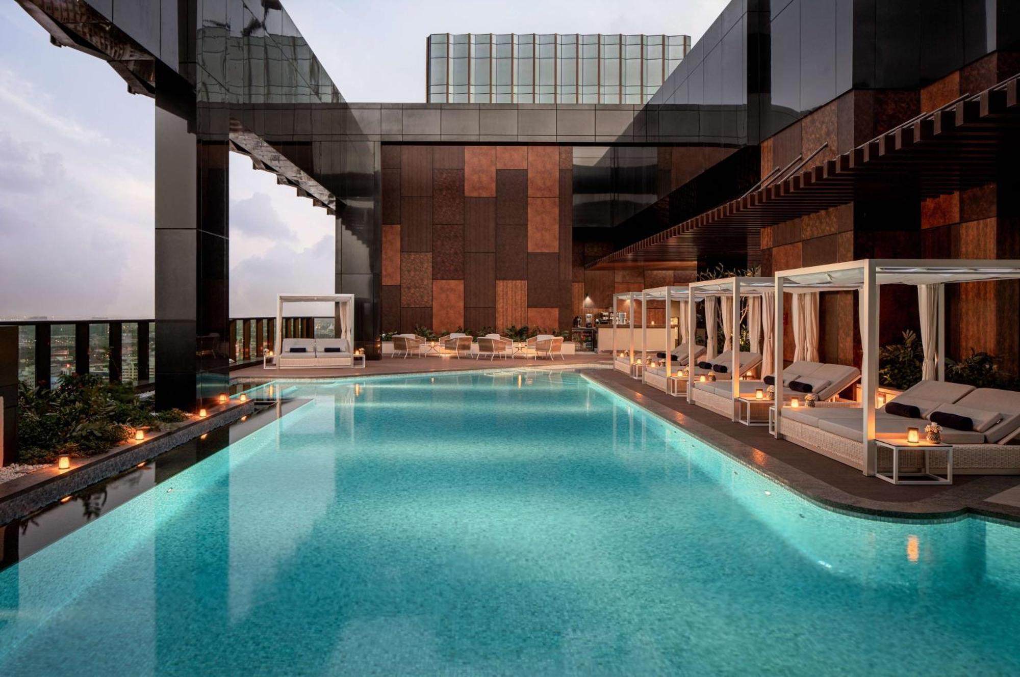 Doubletree By Hilton Dubai M Square Hotel & Residences Εξωτερικό φωτογραφία The pool at the 39th floor