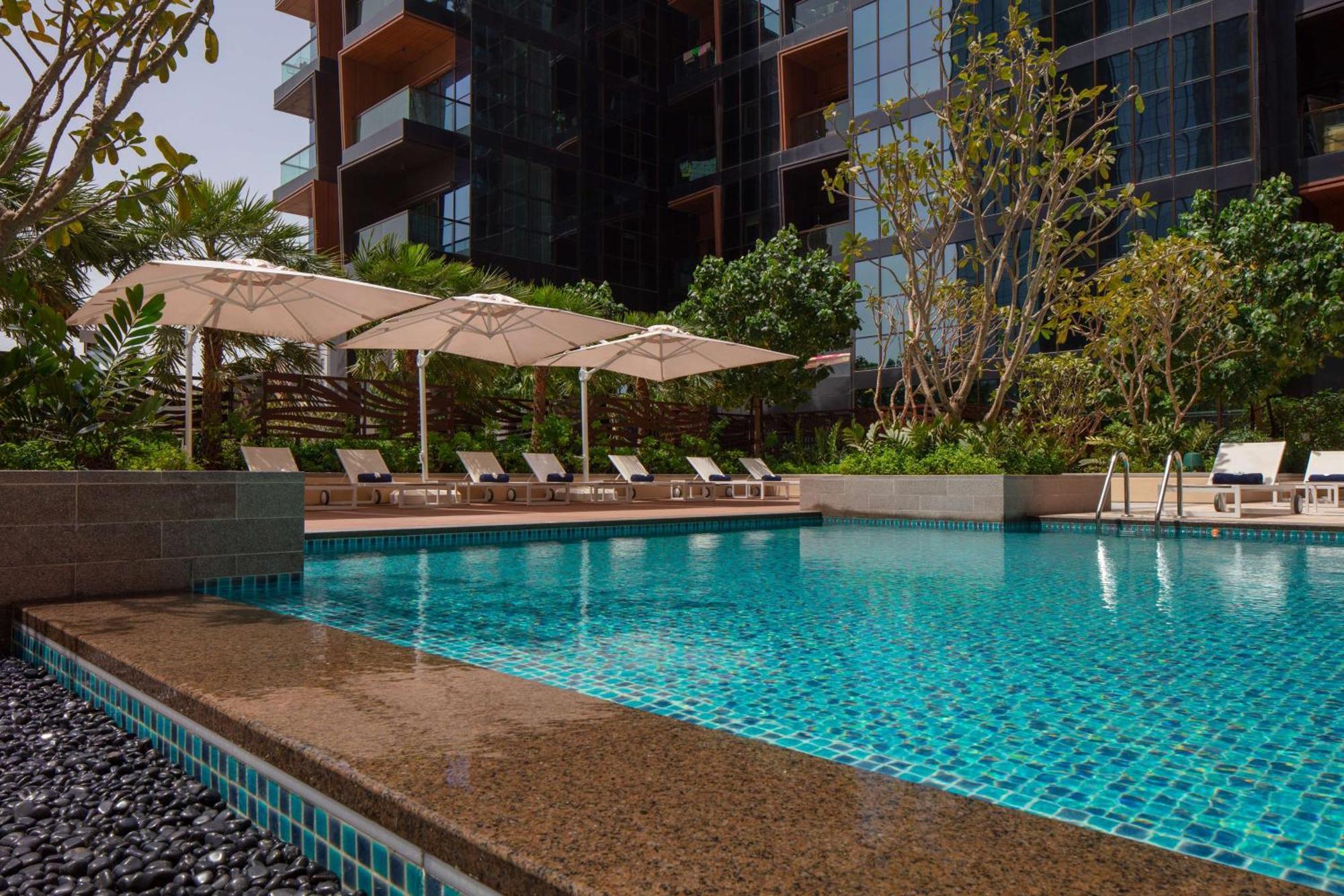 Doubletree By Hilton Dubai M Square Hotel & Residences Εξωτερικό φωτογραφία The Park's swimming pool